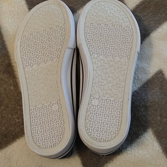 Canvas sneakers - Picture 3 of 3